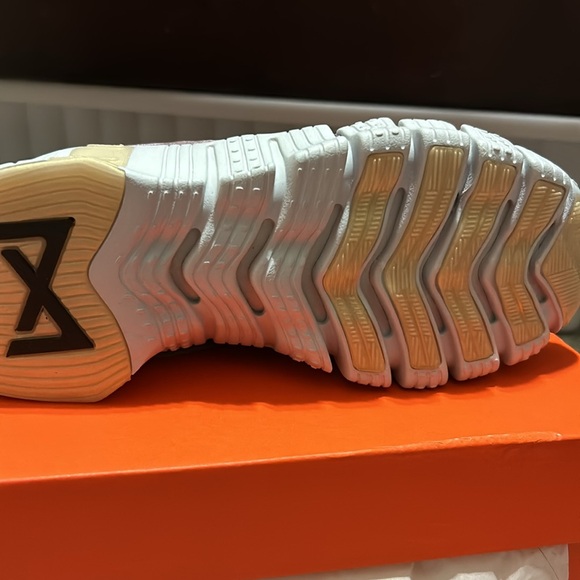 New in box W Nike Free Metcon 4 Purple Smoke Size 6 W - Picture 3 of 5